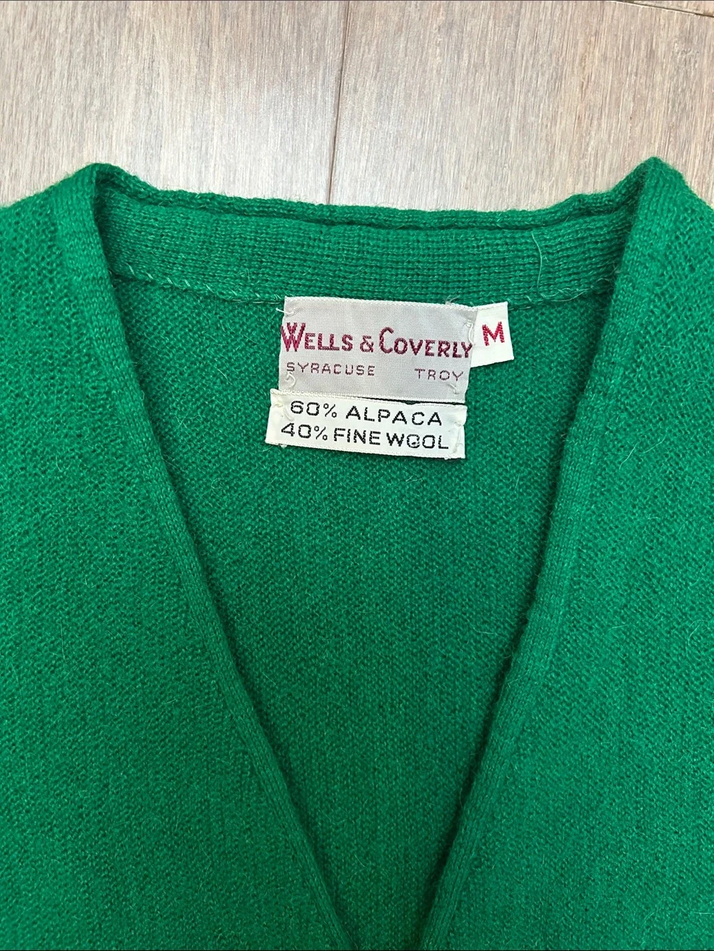 VTG Wells & Coverly Wool Alpaca Classic Green V-Neck Button Cardigan Sweater M